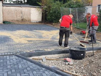 Haag Galabau - Projekt Parkplatz Pflaster erneuern